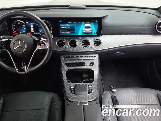 Mercedes-Benz E-Class 2022 — фото 10