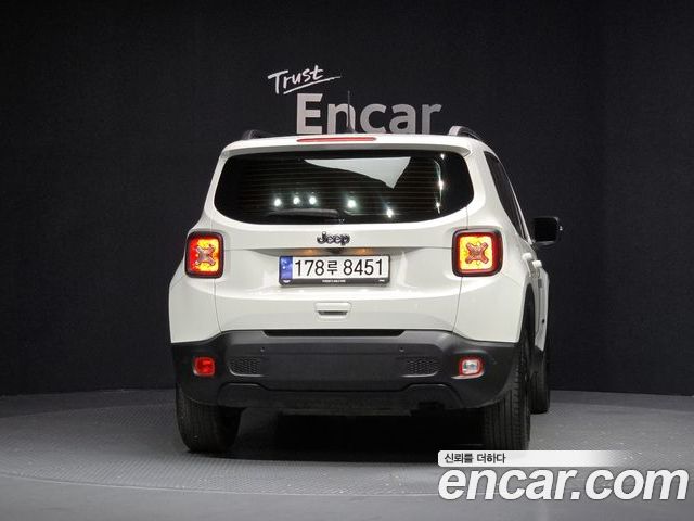 Jeep Renegade 2022 — фото 4