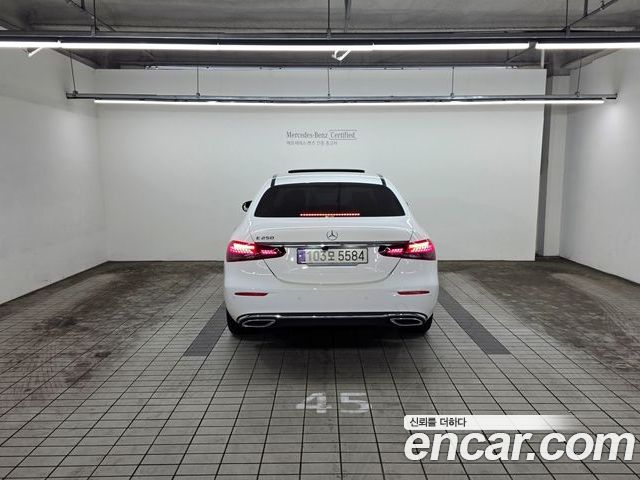 Mercedes-Benz E-Class 2023 — фото 4