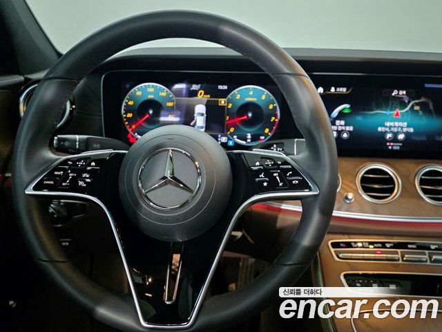 Mercedes-Benz E-Class 2023 — фото 7