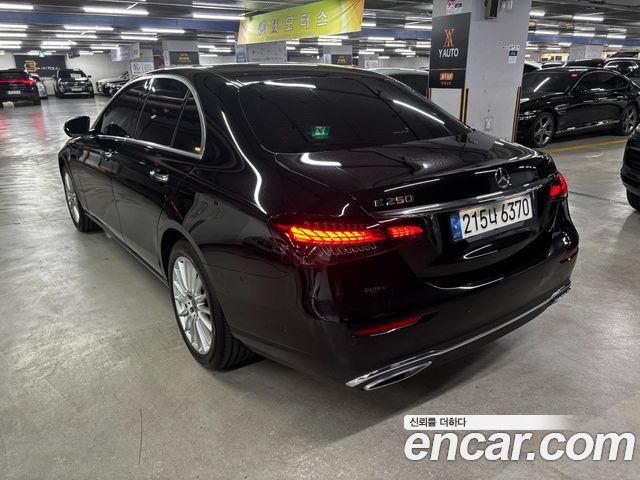 Mercedes-Benz E-Class 2022 — фото 2
