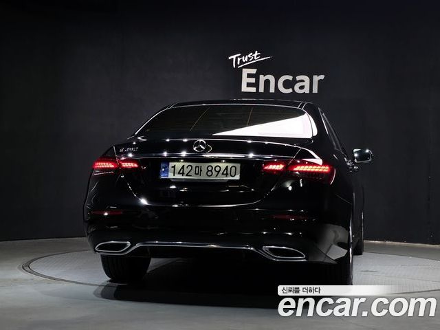 Mercedes-Benz E-Class 2023 — фото 4