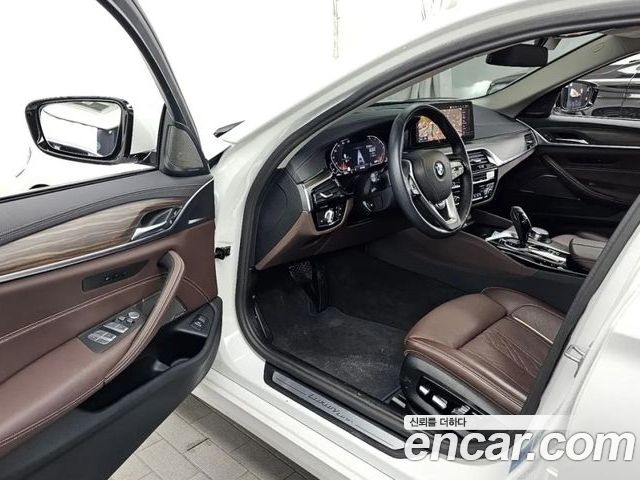 BMW 5 Series 2023 — фото 10