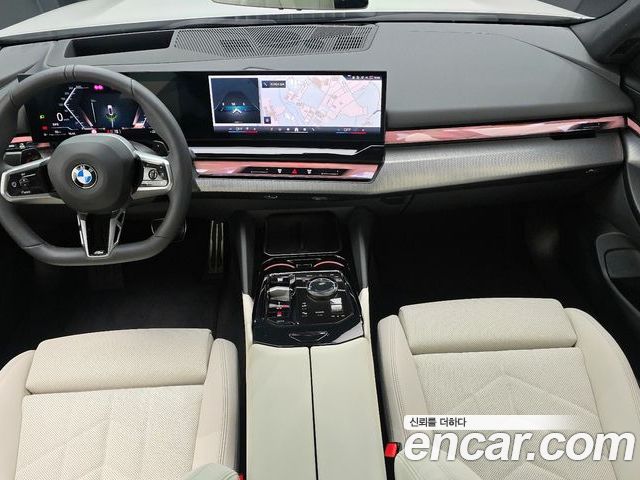 BMW 5 Series 2025 — фото 10