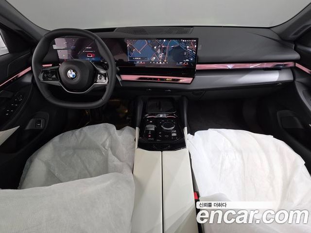 BMW 5 Series 2025 — фото 10