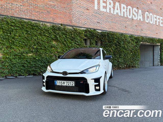 Toyota Yaris 2021 — фото 2