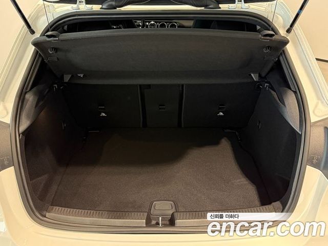 Mercedes-Benz A-Class 2025 — фото 10