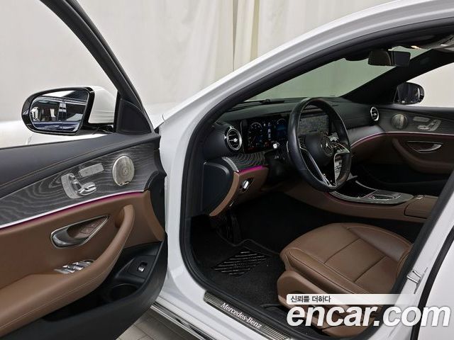 Mercedes-Benz E-Class 2023 — фото 10