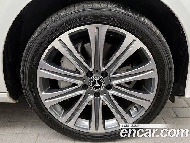 Mercedes-Benz E-Class 2023 — фото 5