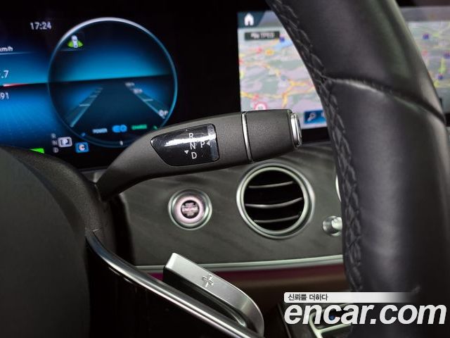 Mercedes-Benz E-Class 2023 — фото 9