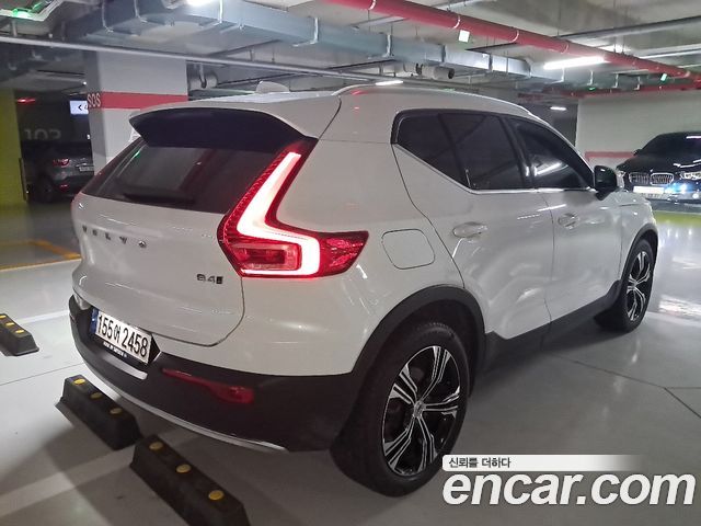 Volvo XC40 2022 — фото 4