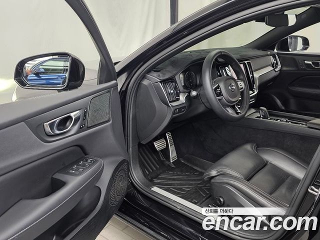 Volvo S60 2022 — фото 10