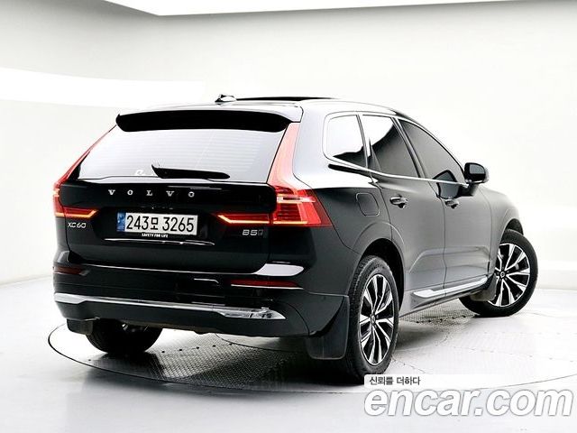 Volvo XC60 2023 — фото 2
