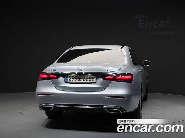 Mercedes-Benz E-Class 2022 — фото 4
