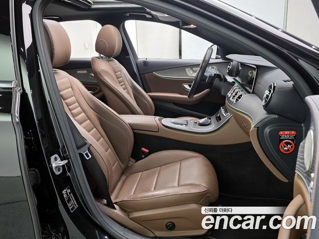 Mercedes-Benz E-Class 2023 — фото 10