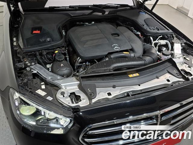 Mercedes-Benz E-Class 2023 — фото 6
