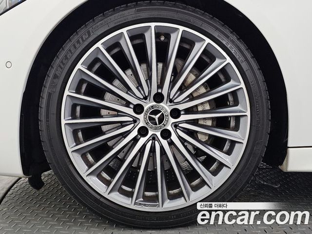 Mercedes-Benz C-Class 2023 — фото 5