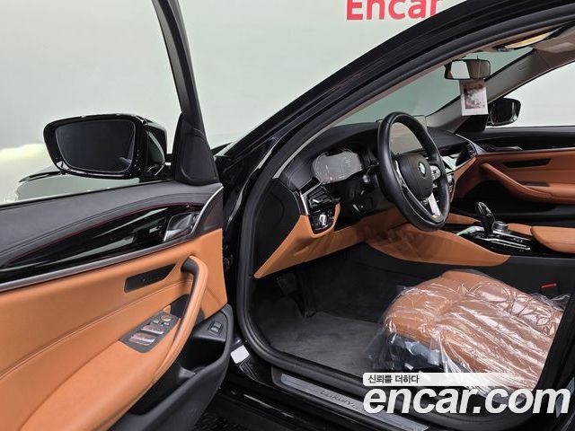 BMW 5 Series 2022 — фото 10