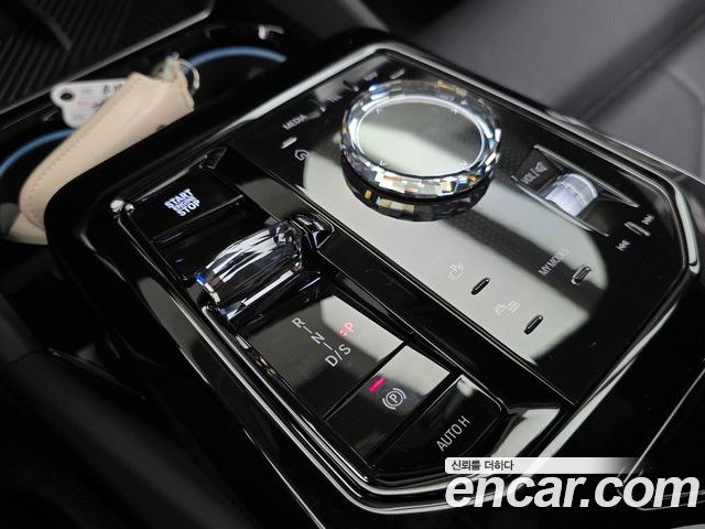 BMW 5 Series 2025 — фото 9