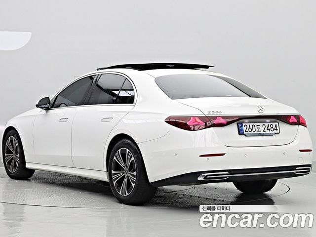 Mercedes-Benz E-Class 2024 — фото 4