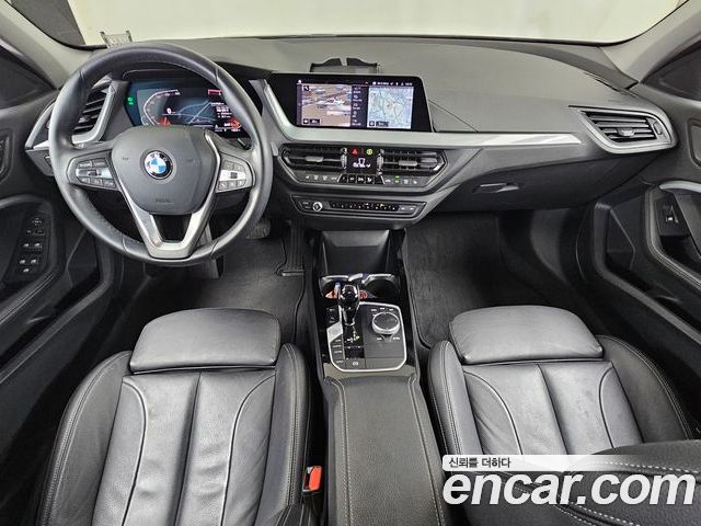 BMW 1 Series 2022 — фото 10