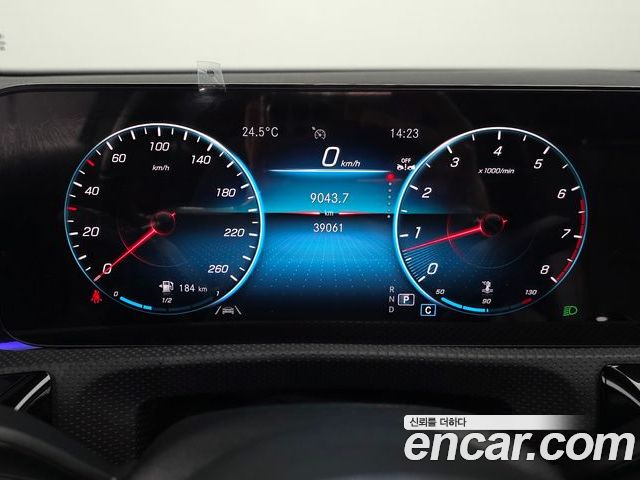 Mercedes-Benz A-Class 2023 — фото 8