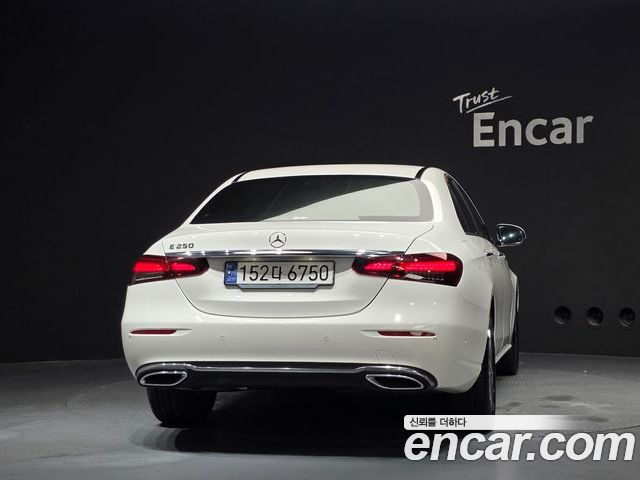 Mercedes-Benz E-Class 2023 — фото 4