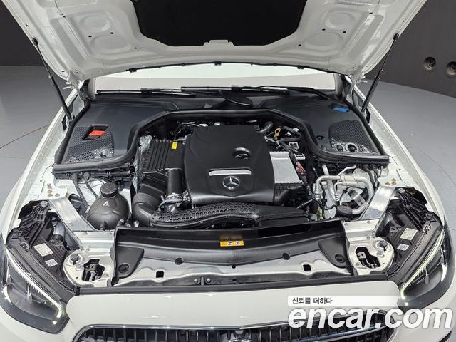 Mercedes-Benz E-Class 2023 — фото 6