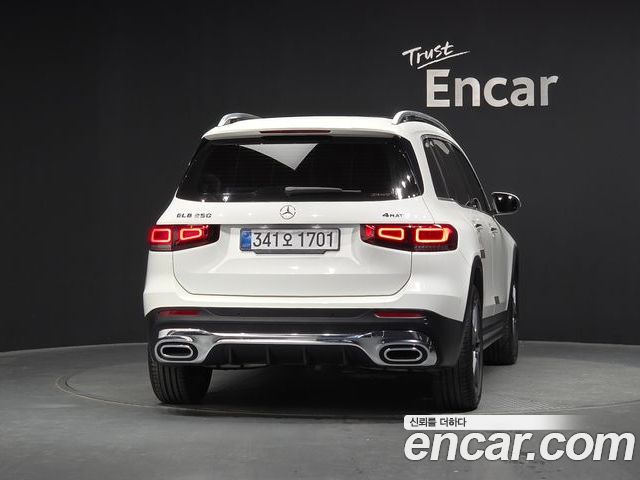 Mercedes-Benz GLB 2022 — фото 4