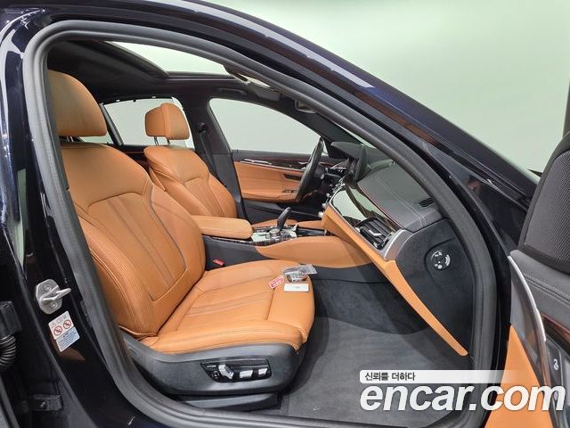 BMW 5 Series 2022 — фото 10