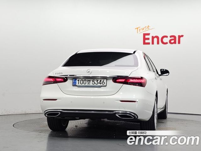 Mercedes-Benz E-Class 2023 — фото 4