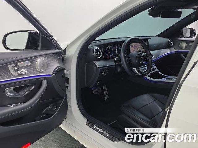 Mercedes-Benz E-Class 2023 — фото 10