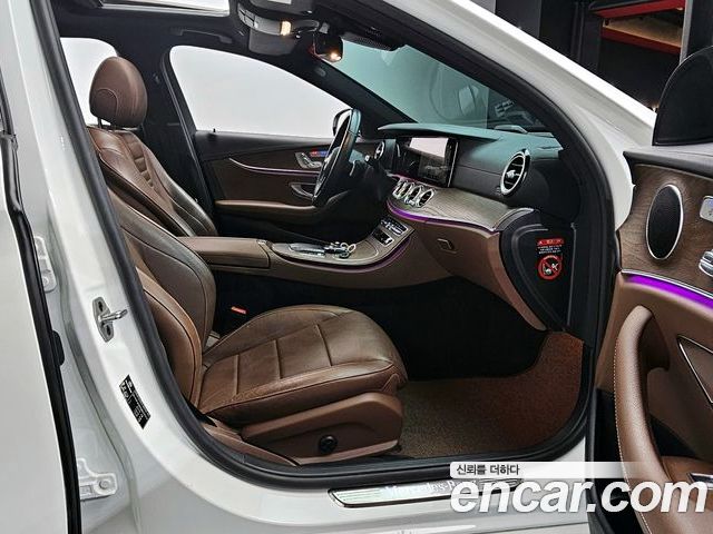 Mercedes-Benz E-Class 2022 — фото 10