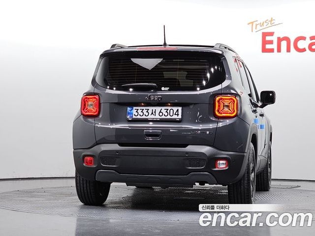 Jeep Renegade 2023 — фото 4
