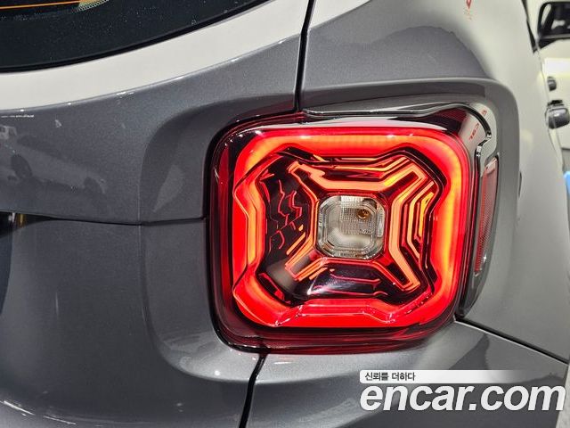 Jeep Renegade 2023 — фото 9