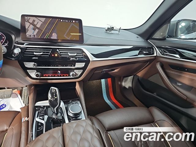 BMW 5 Series 2022 — фото 10