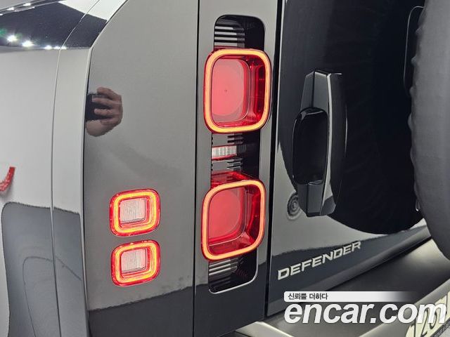 Land Rover Defender 2023 — фото 9