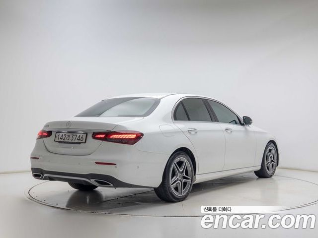 Mercedes-Benz E-Class 2023 — фото 2