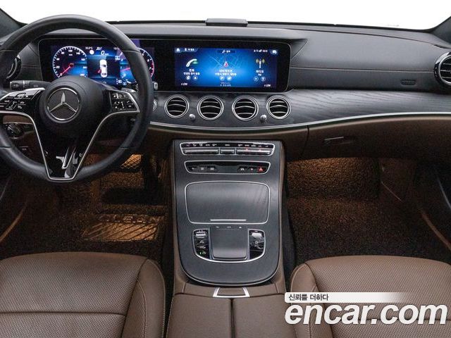 Mercedes-Benz E-Class 2023 — фото 7