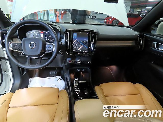 Volvo XC40 2022 — фото 10