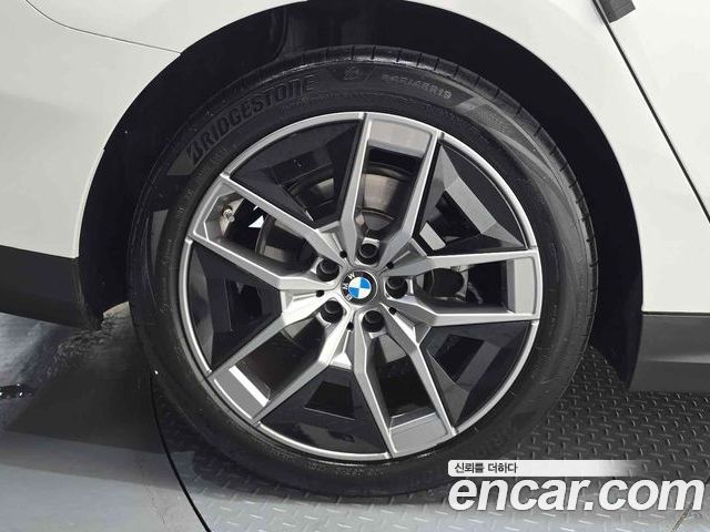 BMW 5 Series 2024 — фото 10