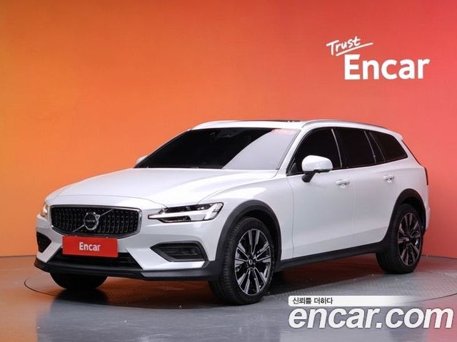 Volvo V60 2025
