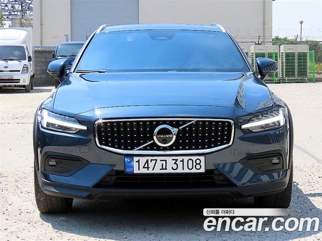 Volvo V60 2023