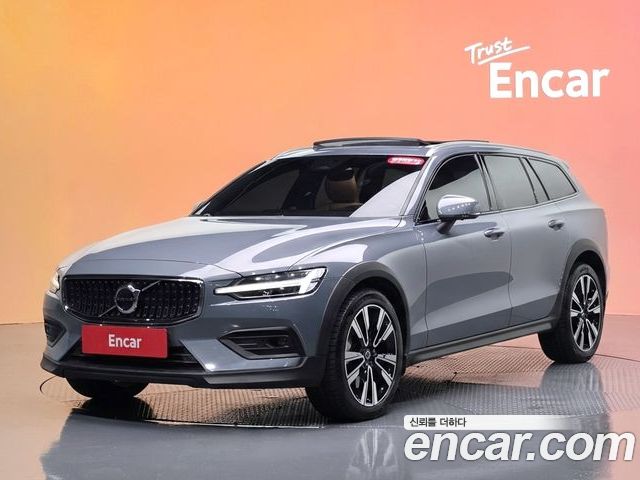 Volvo V60 2023