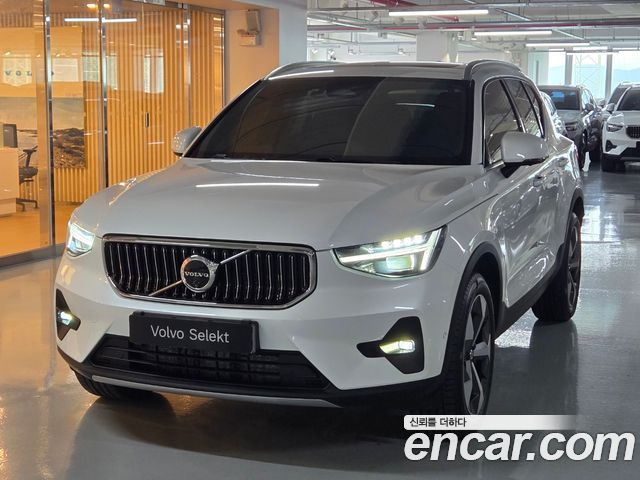 Volvo XC40 2025