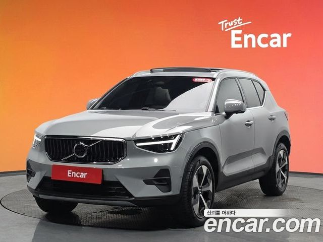 Volvo XC40 2025