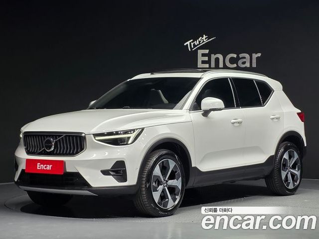 Volvo XC40 2025