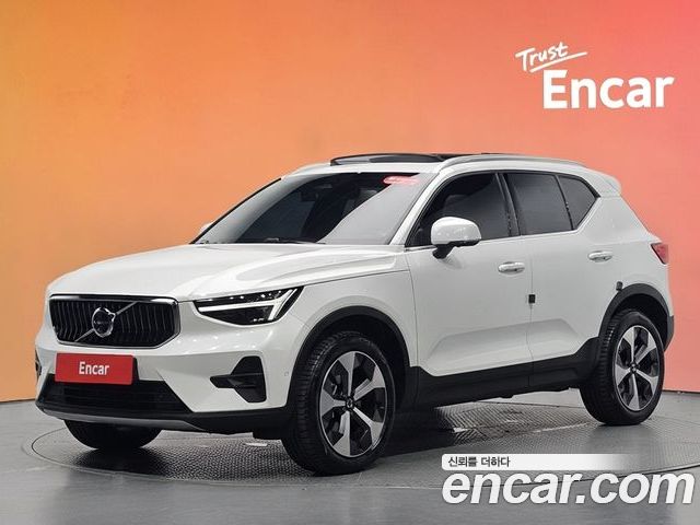 Volvo XC40 2025