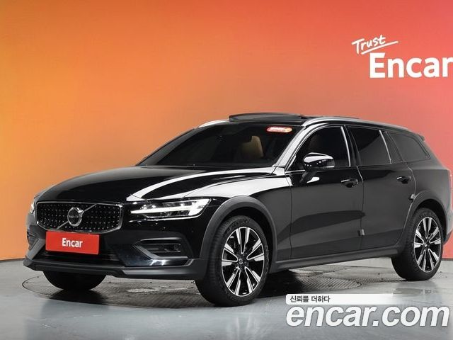 Volvo V60 2023
