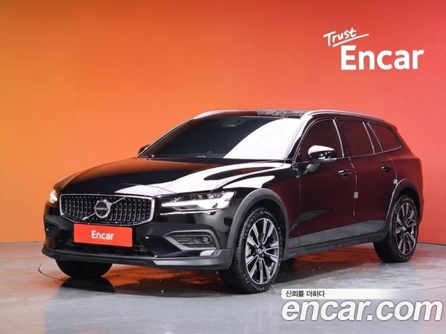 Volvo V60 2025